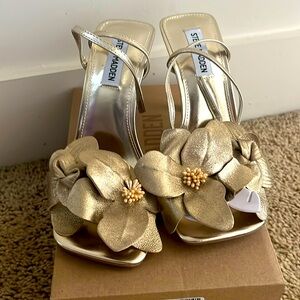Steve Madden Golden Flower Heels
